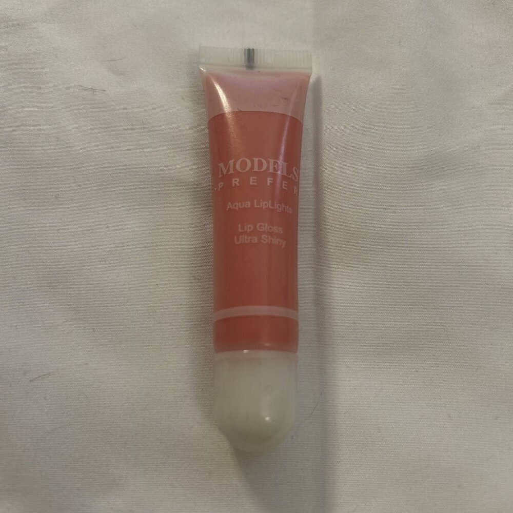Models Prefer Aqua Lip Lip lights Lip Color gloss Lite Pink Color Ultra Shinny